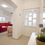 Διαμέρισμα Adela